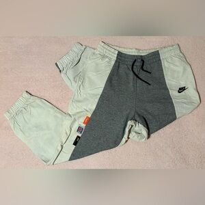 Nike Gray & White Split Windbreaker Sweatpant Joggers with Logo Tag Details - M
